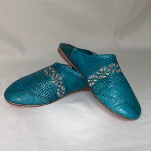 NWOT Women’s Leather Shoes 9 Hand Crafted Stamped Slip On Turquoise Blue Slipper